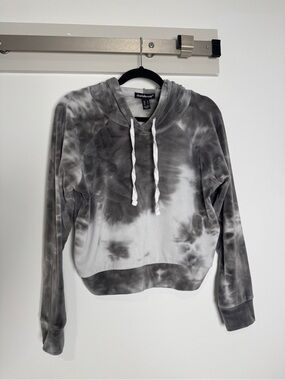 Charlotte Russe Gray & White Tie-Dye Hoodie Small